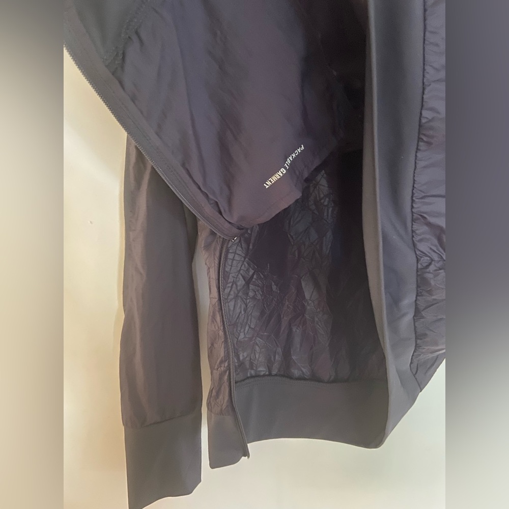 Nike Running Division Navy Packable Long Sleeve Top - Picture 6 of 11